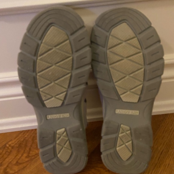 Women’s Lands End Gray Suede Closed Toe Sandals. Size 8B - Picture 5 of 5
